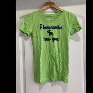 ABERCROMBIE& FITCH T SIZE MEDIUM